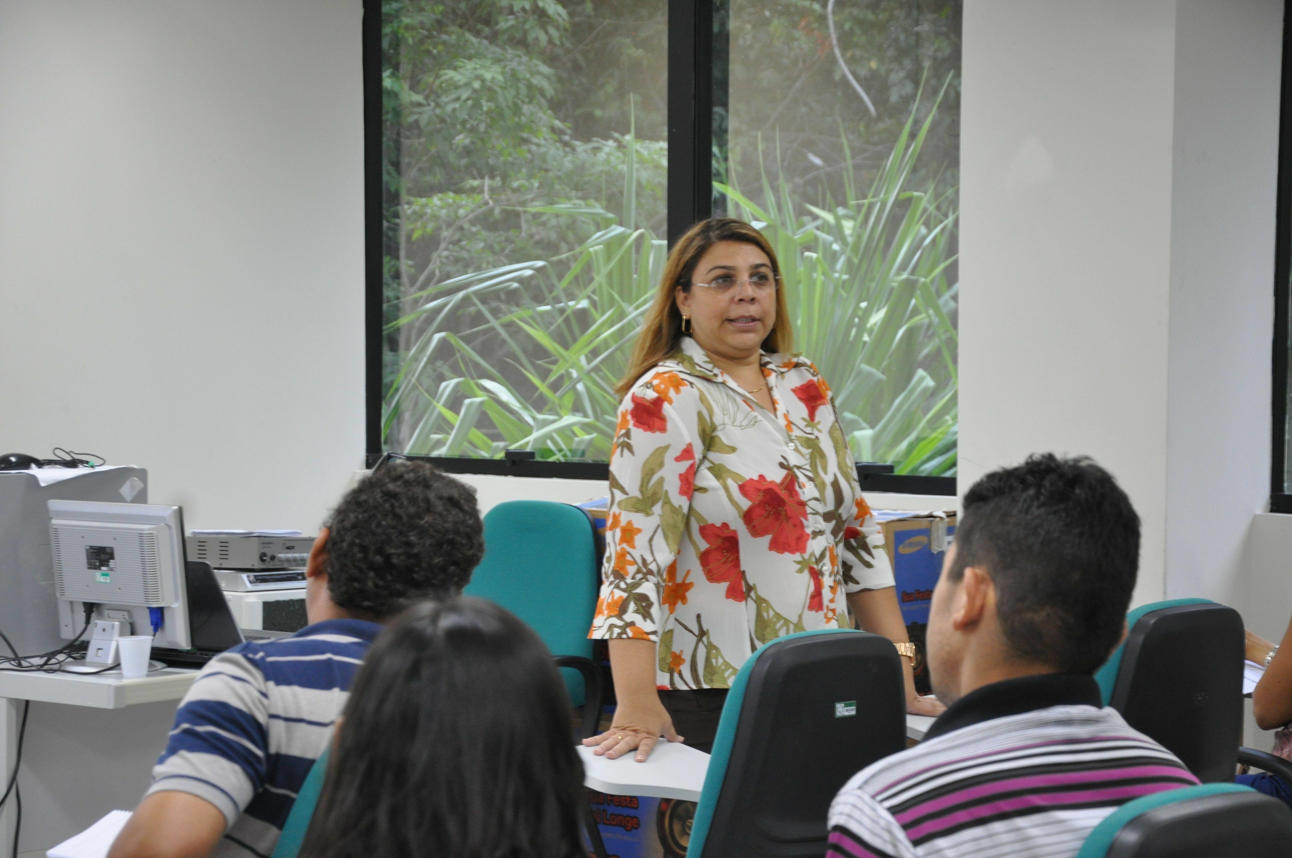 Professora Dra. Guilhermina de Melo Terra, instrutora do curso